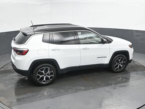 Used 2025 Jeep Compass Limited image 37