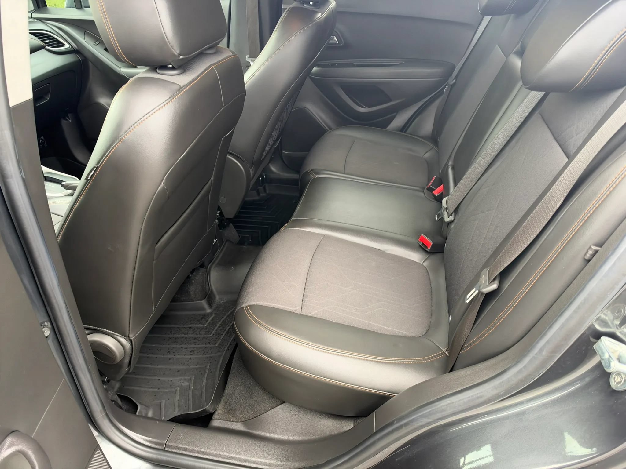 Used 2017 Chevrolet Trax LT w/ LT Convenience Package FWD image 12