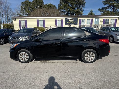 Used 2016 Hyundai Accent SE w/ Option Group 02 FWD image 9