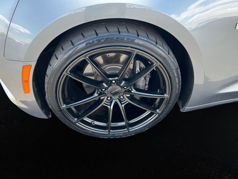 Used 2020 Chevrolet Camaro SS RWD image 9