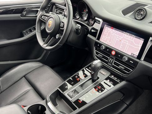 Certified 2025 Porsche Macan Turbo image 13