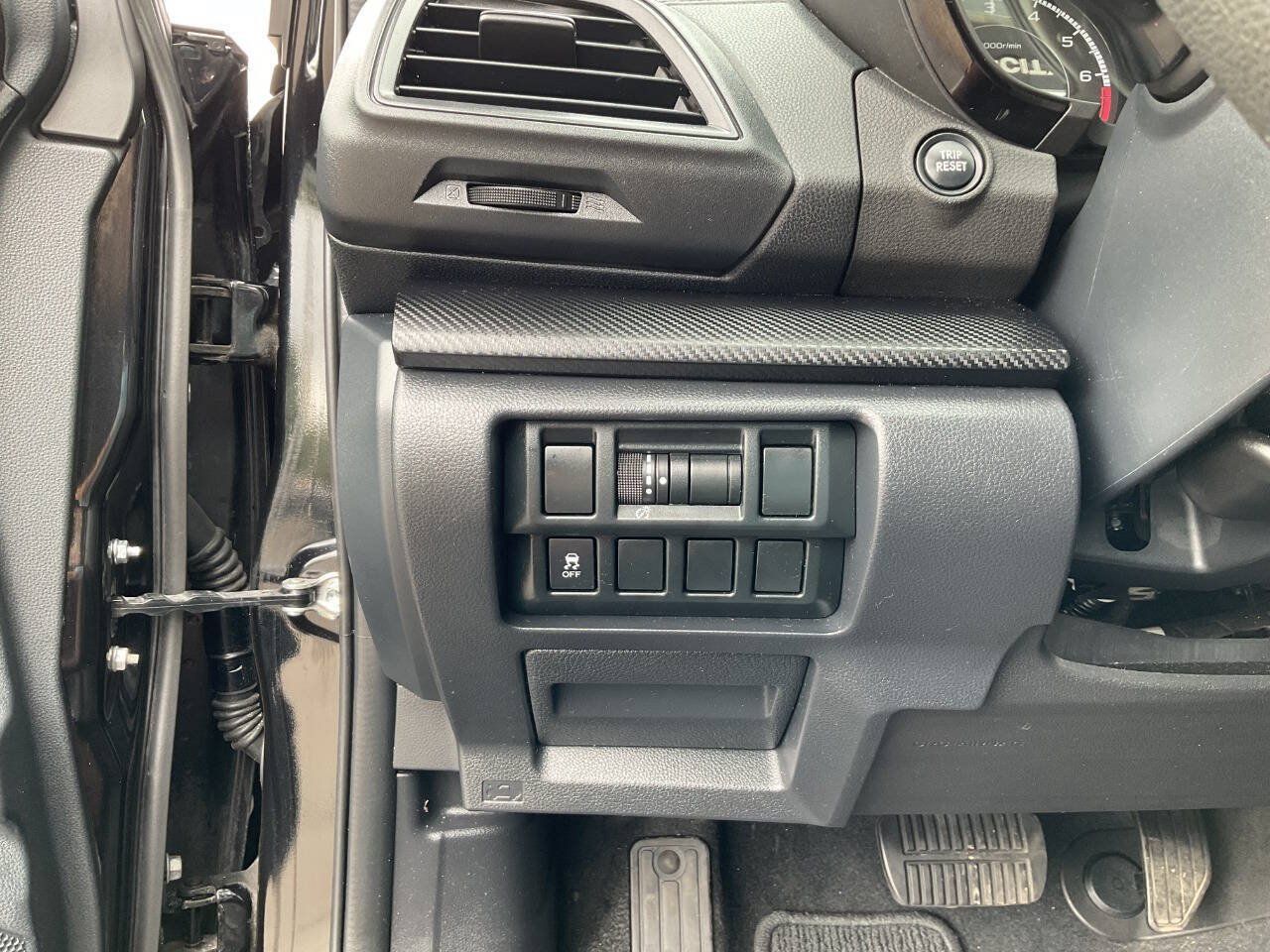Used 2018 Subaru Crosstrek 2.0i AWD/4WD image 16