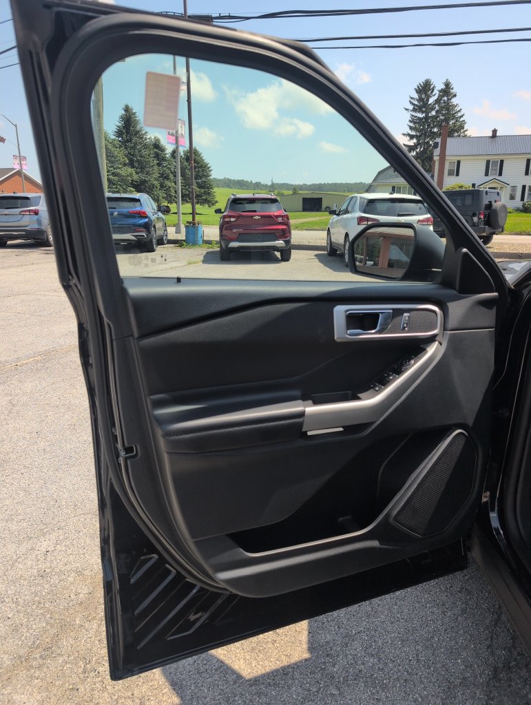 Used 2020 Ford Explorer XLT AWD/4WD image 21