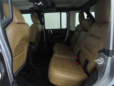 Used 2021 Jeep Wrangler Unlimited Sahara image 22