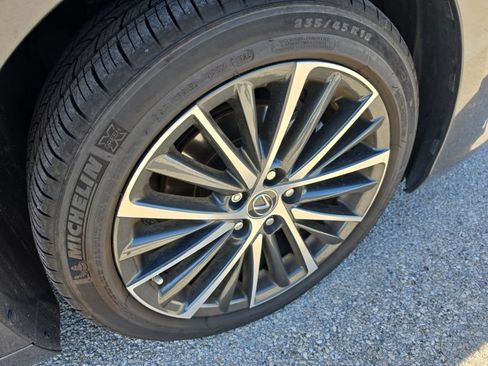 Used 2024 Lexus ES 350 w/ Premium Package FWD image 10