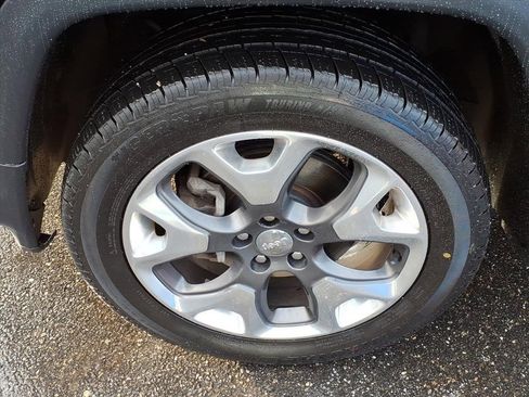 Used 2019 Jeep Compass Limited image 9