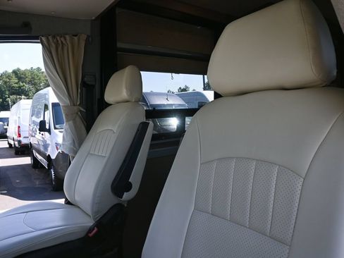 Used 2014 Mercedes-Benz Sprinter 3500 image 5