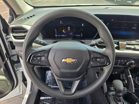 Certified 2025 Chevrolet TrailBlazer LT AWD/4WD image 31