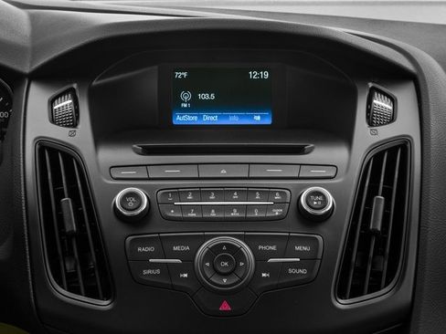 Used 2017 Ford Focus SE w/ Cold Weather Package FWD image 10