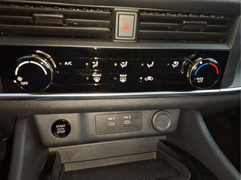 Used 2024 Nissan Rogue S AWD/4WD image 13