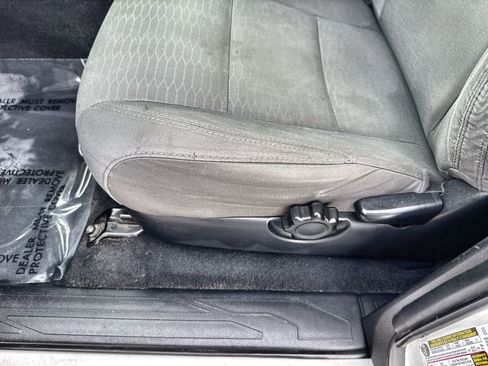 Used 2017 Toyota Tacoma SR image 12