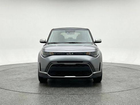 Used 2025 Kia Soul LX w/ LX Technology Package image 2