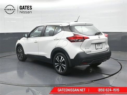 Used 2018 Nissan Kicks SV image 8