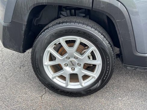 Used 2023 Jeep Renegade Latitude AWD/4WD image 14