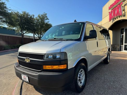 Used 2019 Chevrolet Express 2500 LS w/ Driver Convenience Package RWD image 5