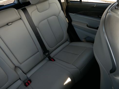 Used 2022 Jeep Grand Cherokee Overland w/ Luxury Tech Group IV image 14