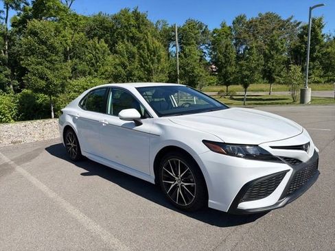 Used 2023 Toyota Camry SE FWD image 6