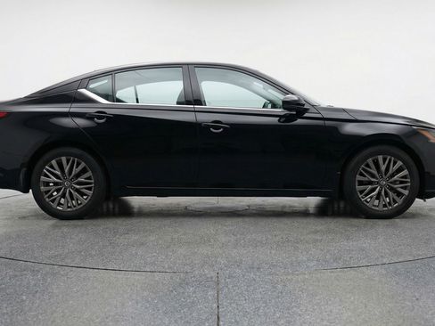 Used 2025 Nissan Altima 2.5 SV image 11