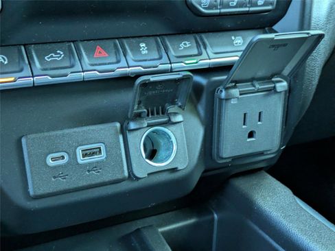 Used 2021 Chevrolet Silverado 1500 High Country w/ Technology Package AWD/4WD image 27