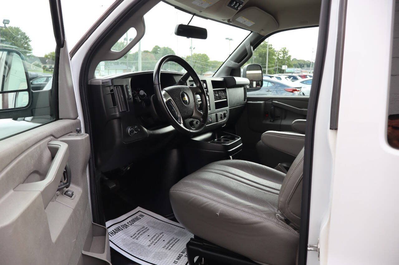 Used 2018 Chevrolet Express 2500 LS w/ Driver Convenience Package RWD image 7