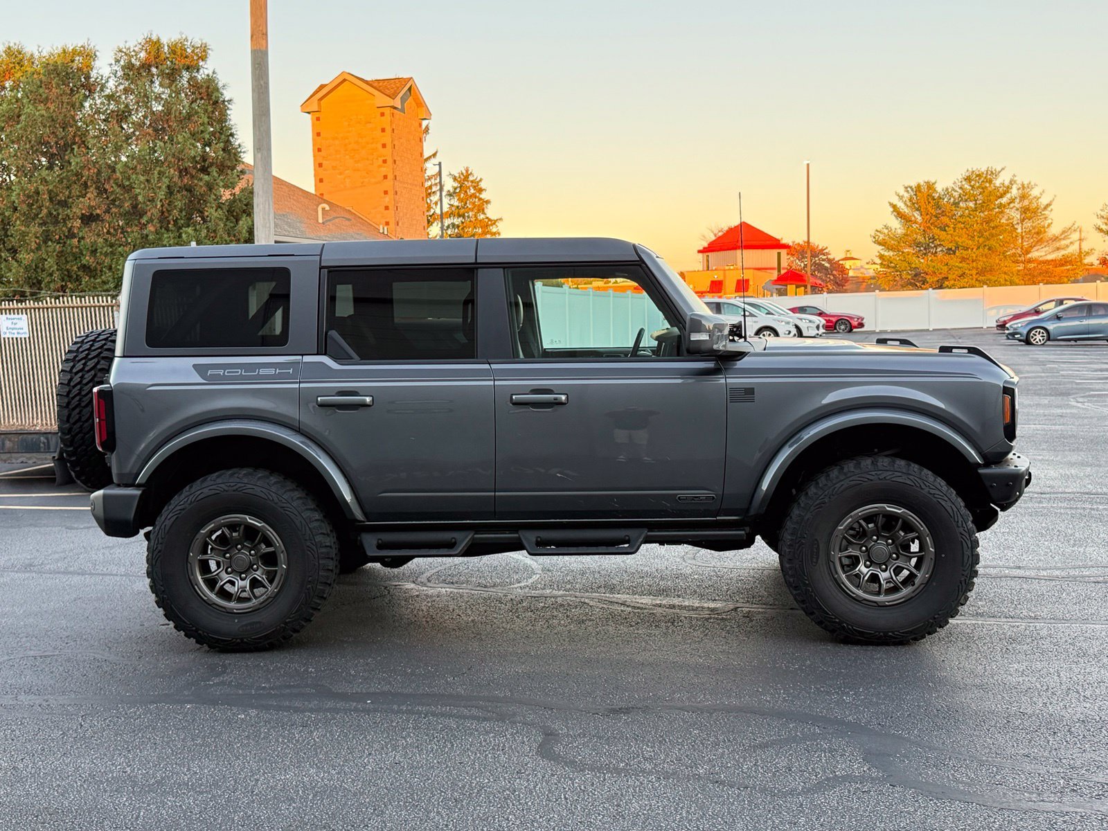 Used 2024 Ford Bronco Outer Banks AWD/4WD image 3