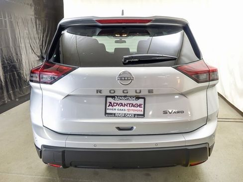 Used 2024 Nissan Rogue SV image 6