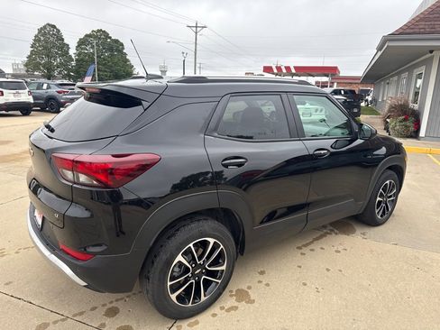 Used 2024 Chevrolet TrailBlazer LT w/ Driver Confidence Package image 3