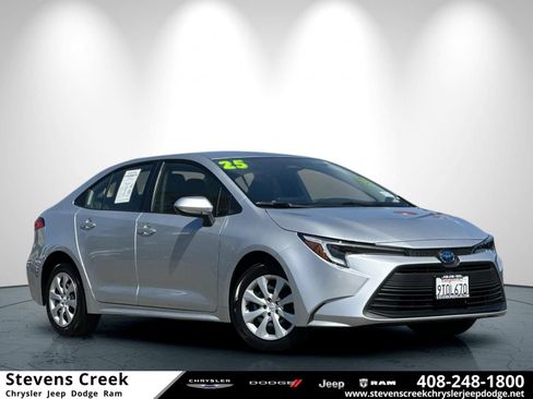 Used 2025 Toyota Corolla LE w/ Convenience Package FWD image 1