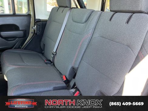 Used 2025 Jeep Wrangler Unlimited Rubicon image 14