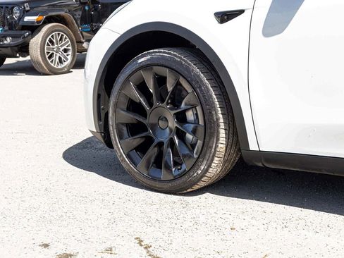 Used 2023 Tesla Model Y Long Range image 7
