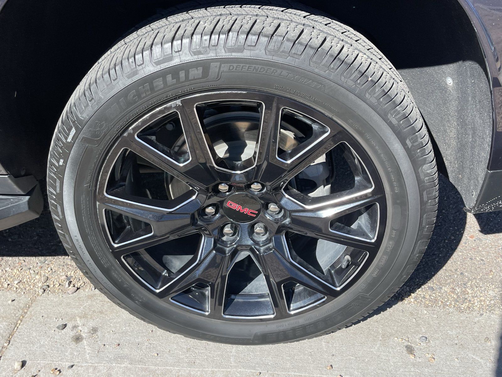 Used 2023 GMC Yukon XL Denali AWD/4WD image 8