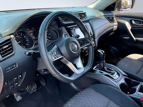 Used 2018 Nissan Rogue SV image 16
