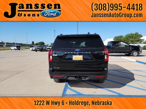 Used 2025 Ford Expedition Active AWD/4WD image 11