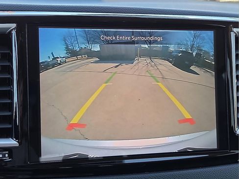 Used 2024 Chrysler Pacifica Touring-L image 17