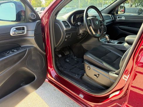 Used 2022 Jeep Grand Cherokee Laredo X RWD image 15