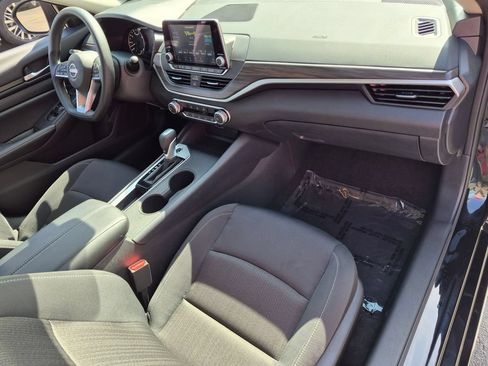 Used 2025 Nissan Altima 2.5 SV FWD image 28