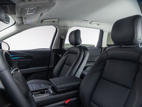 New 2026 Lincoln Nautilus Premier AWD/4WD image 15