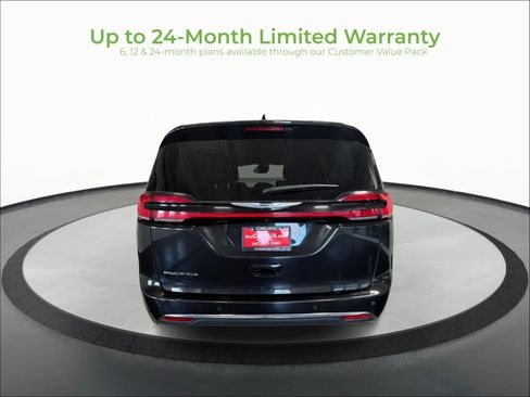 Used 2023 Chrysler Pacifica Touring-L FWD image 6