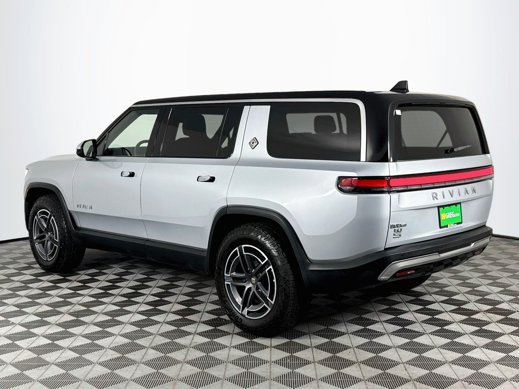 Used 2026 Rivian R1S Adventure Dual AWD/4WD image 6