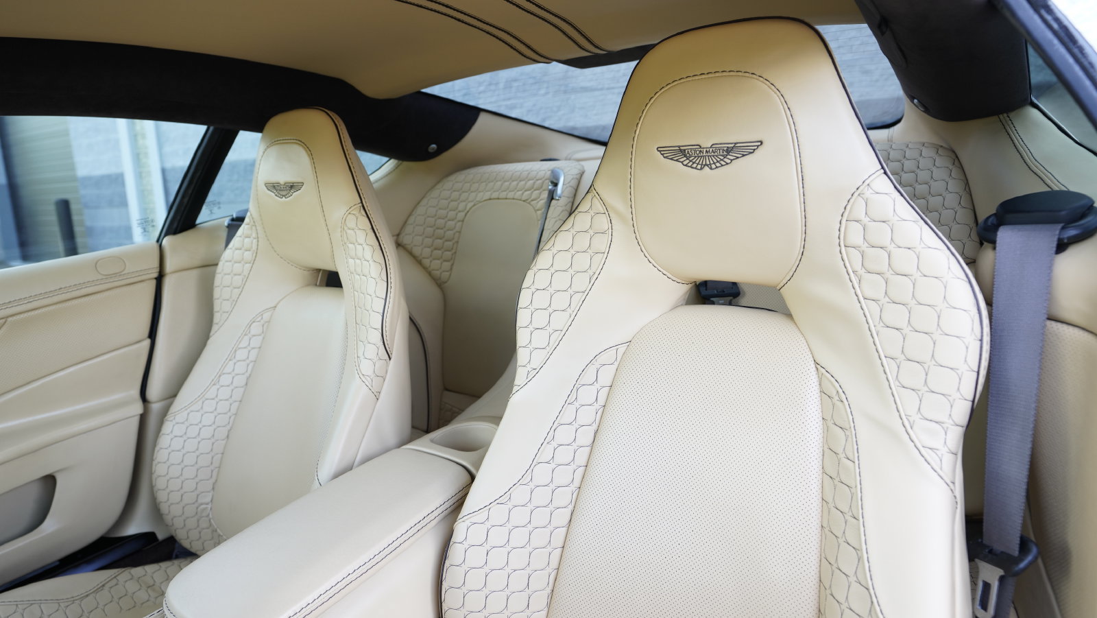 Used 2015 Aston Martin Vanquish Coupe RWD image 32