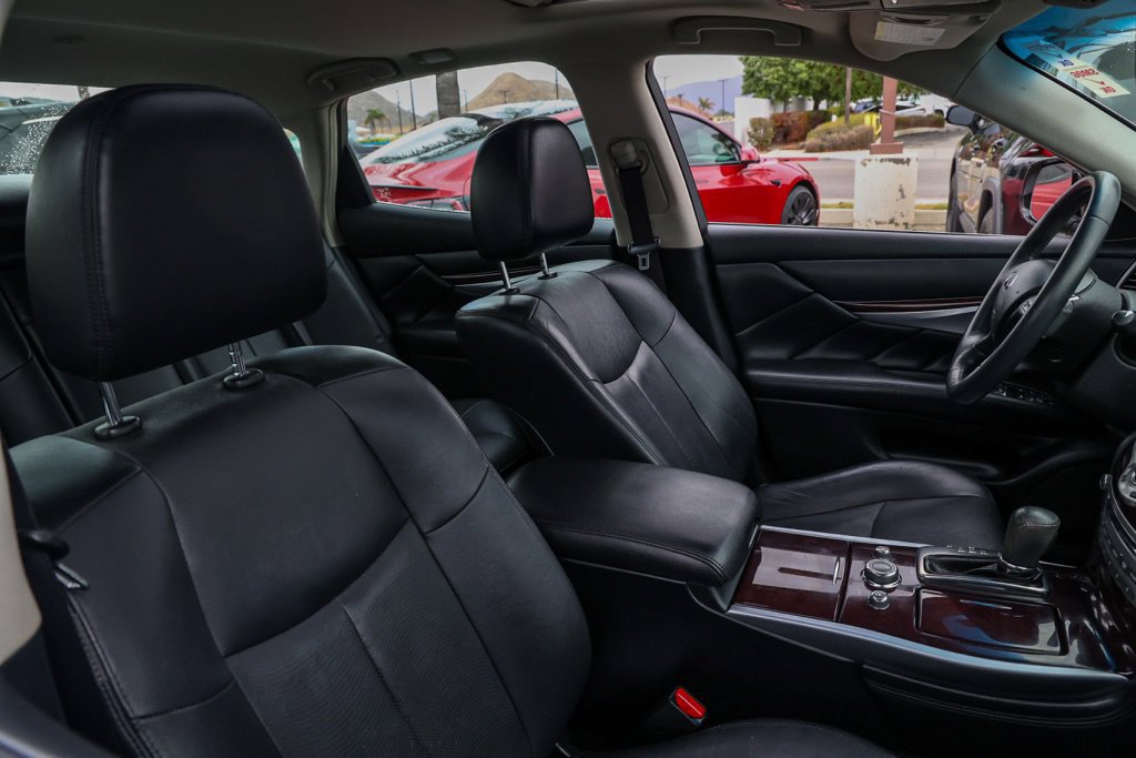 Used 2019 INFINITI Q70 Luxe AWD/4WD image 22