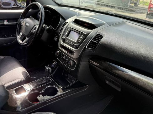 Used 2014 Kia Sorento LX AWD/4WD image 12
