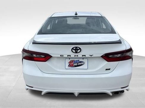 Used 2022 Toyota Camry SE FWD image 5