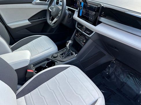 New 2026 Volkswagen Taos SE image 15