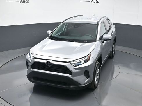 Used 2025 Toyota RAV4 XLE AWD/4WD image 48