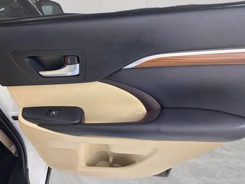 Used 2019 Toyota Highlander Limited FWD image 37