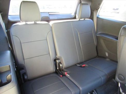 Used 2023 Chevrolet Traverse LT w/ LT Premium Package AWD/4WD image 33