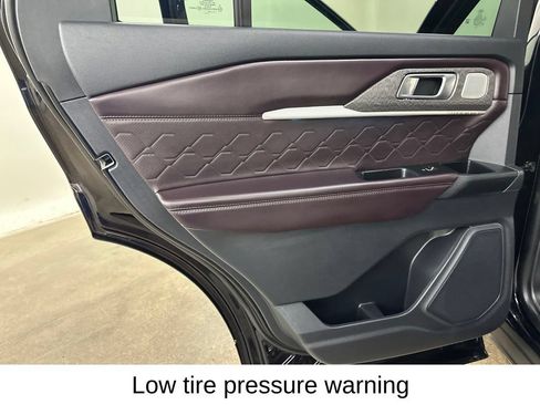 Used 2025 Ford Explorer Platinum w/ LUX Leather Package AWD/4WD image 31