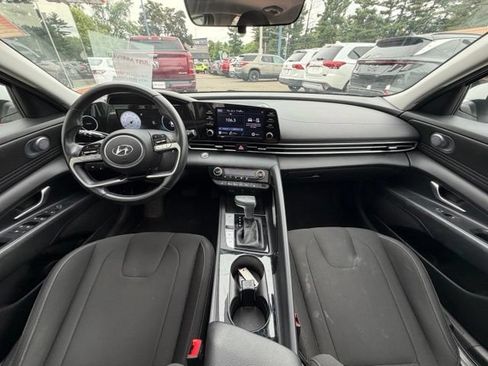 Used 2022 Hyundai Elantra SEL w/ Convenience + Premium Package FWD image 13