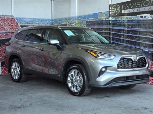 Certified 2026 Toyota Highlander Limited AWD/4WD image 1
